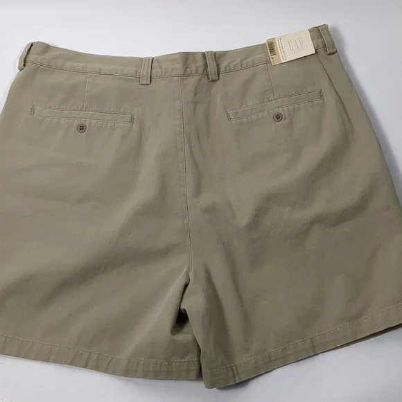Gap Relaxed Fit Khaki Shorts Size 40 NWT - Picture 2 of 5